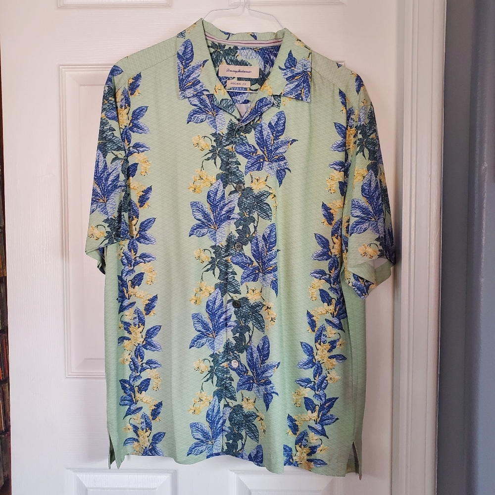 Tommy Bahama Silk Floral‎ Hawaiian Shirt Beachy Summer Vacation Button-up Large